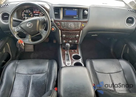 2015 Nissan Pathfinder S z USA, uszkodzony, nr VIN 5N1AR2MM7FC670537